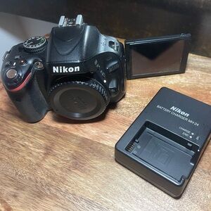 Nikon D5100 DSLR Camera Body + Battery + Charger